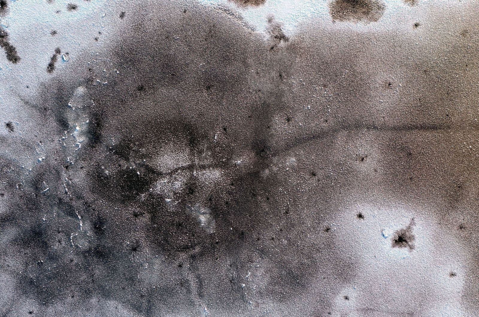 Traces d’eau au plafond : ce qu’une infiltration vous dit vraiment, et dans quel ordre agir